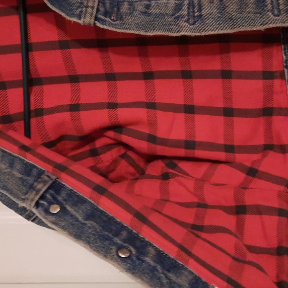 Boys sz Med Levi's denim jacket Buffalo plaid underneath - Picture 8 of 8